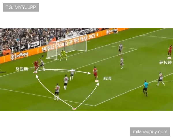 卡瓦尼与本泽马在禁区前沿的射门分布形成差异化结构