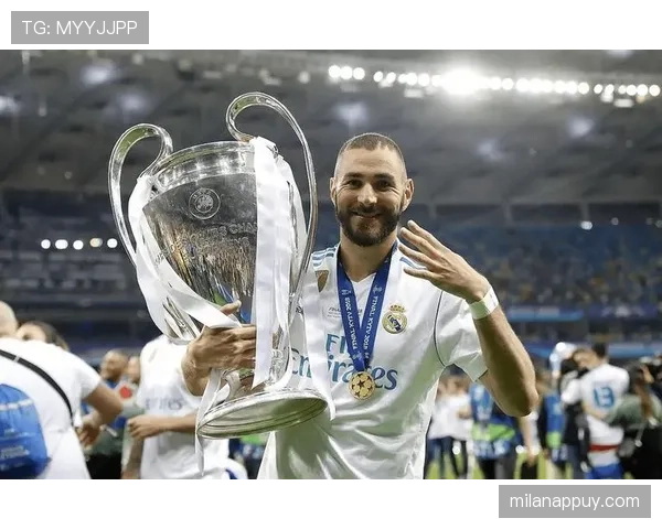 本泽马破解顶级防线的战术分析